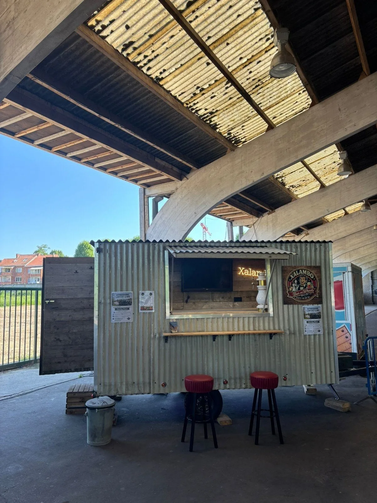 Foodtruck / bar vintage entièrement aménagé