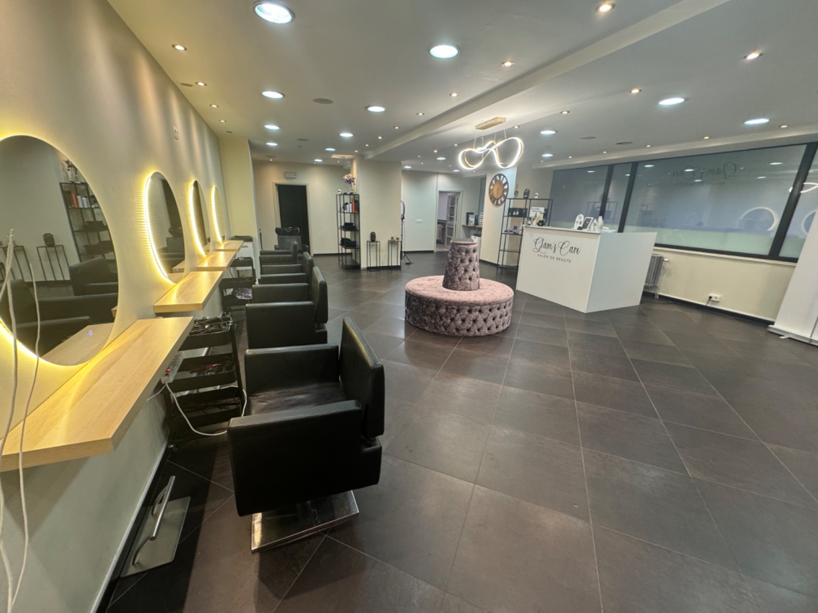 Salon de coiffure et esthétique à remettre à Jette | Proche métro Belgica