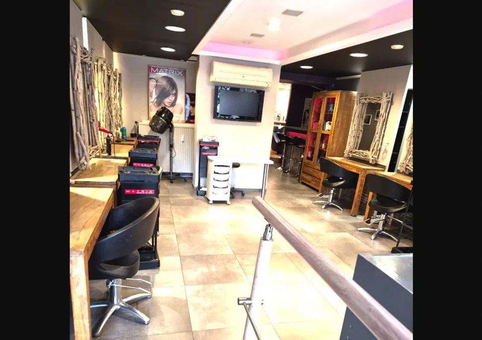 Salon coiffure et esthétique | 55 ans d’activité | Clientèle fidèle — photo 1
