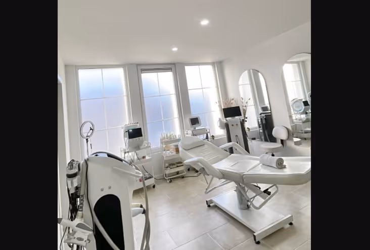 Équipement esthétique complet | Laser, cryolipolyse, hydrafacial