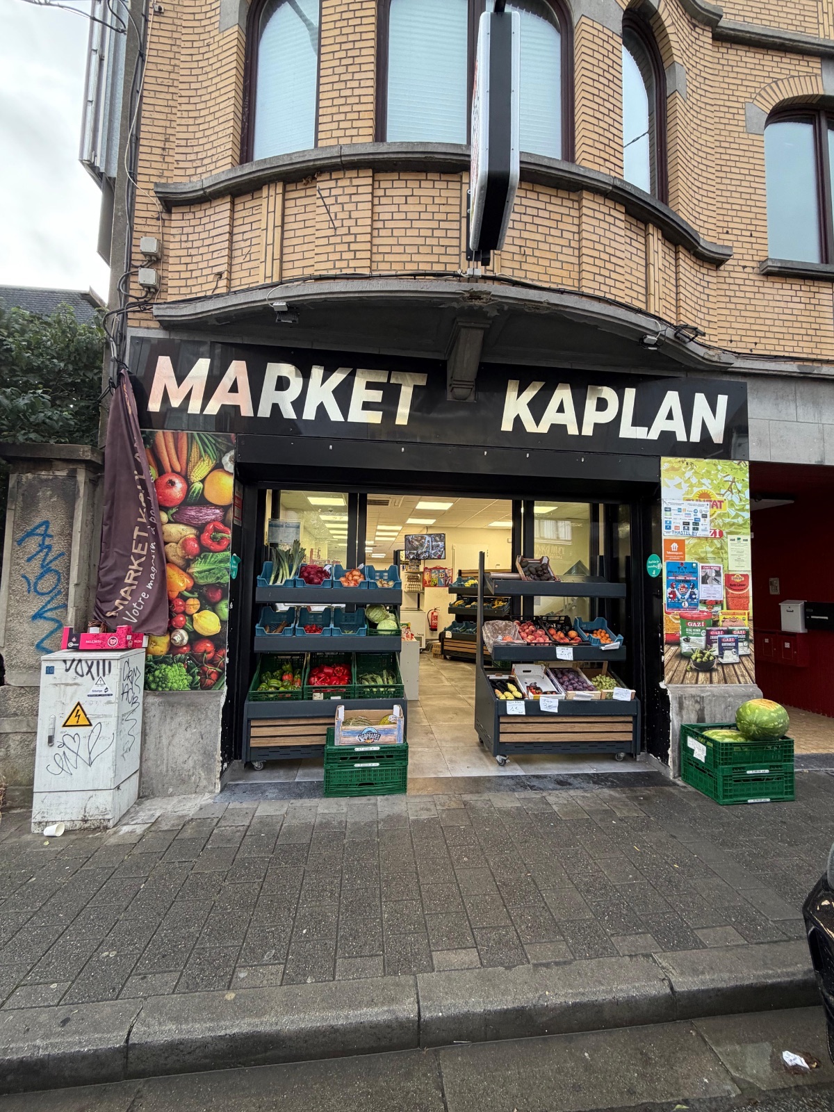 Commerce de détail à remettre | Surface de 150 m2 | Place Paduwa