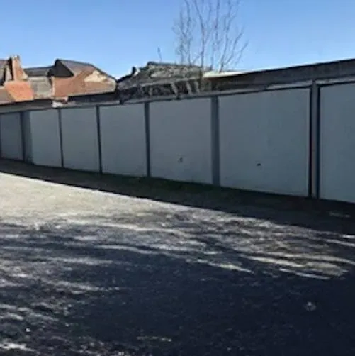 23 garages box pour voiture à vendre