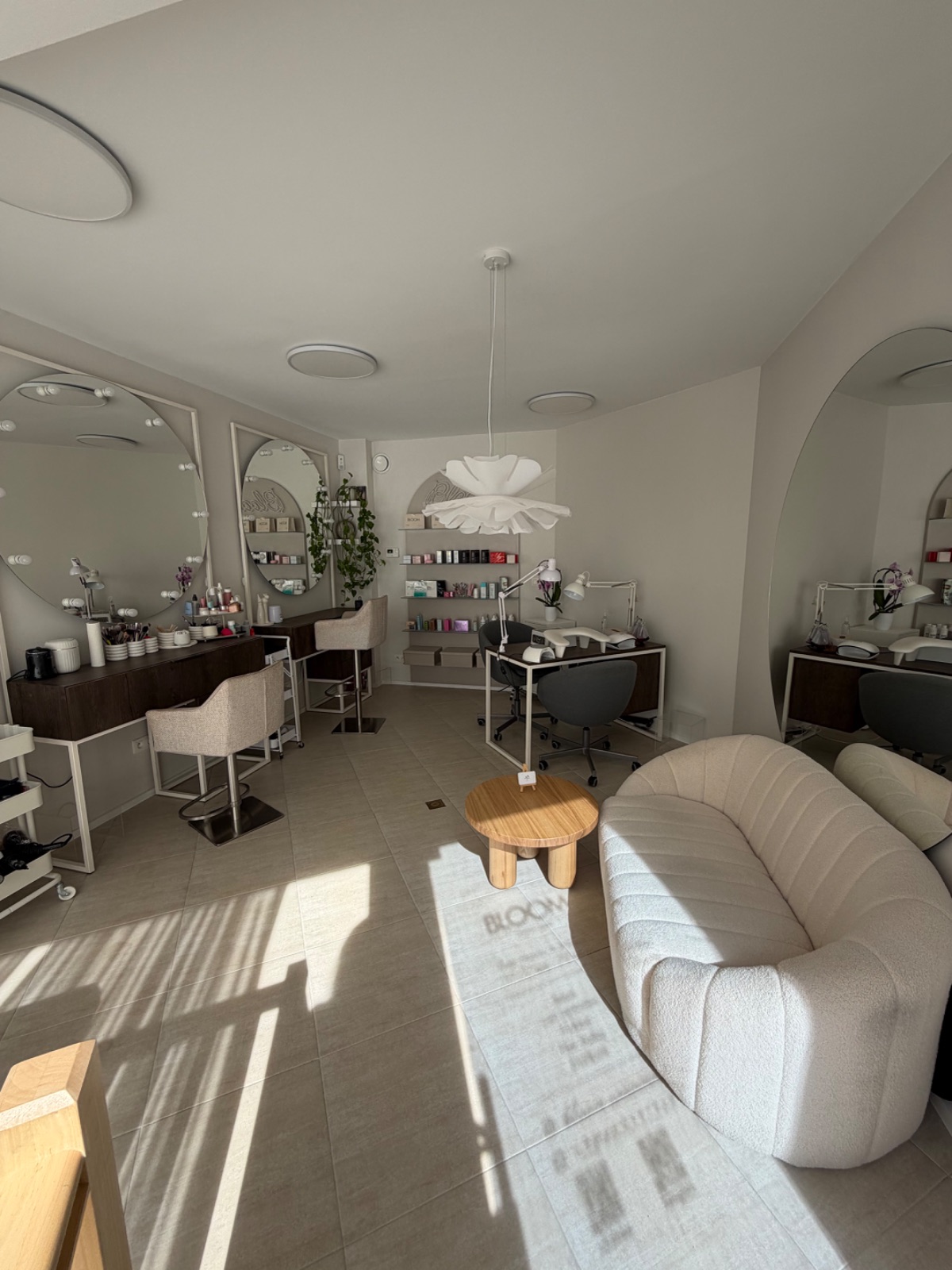 Salon de beauté entièrement aménagé et équipé à reprendre à Uccle