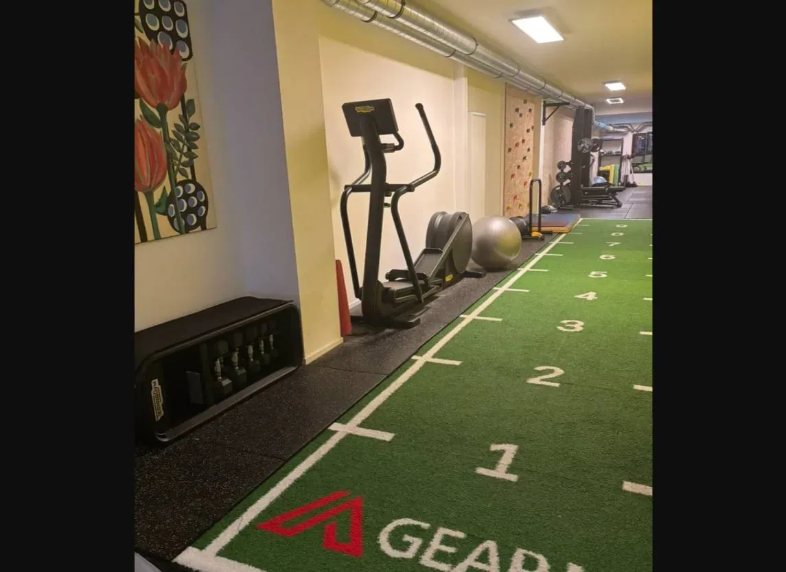Centre sportif | 128 m² équipés | Métro Tomberg