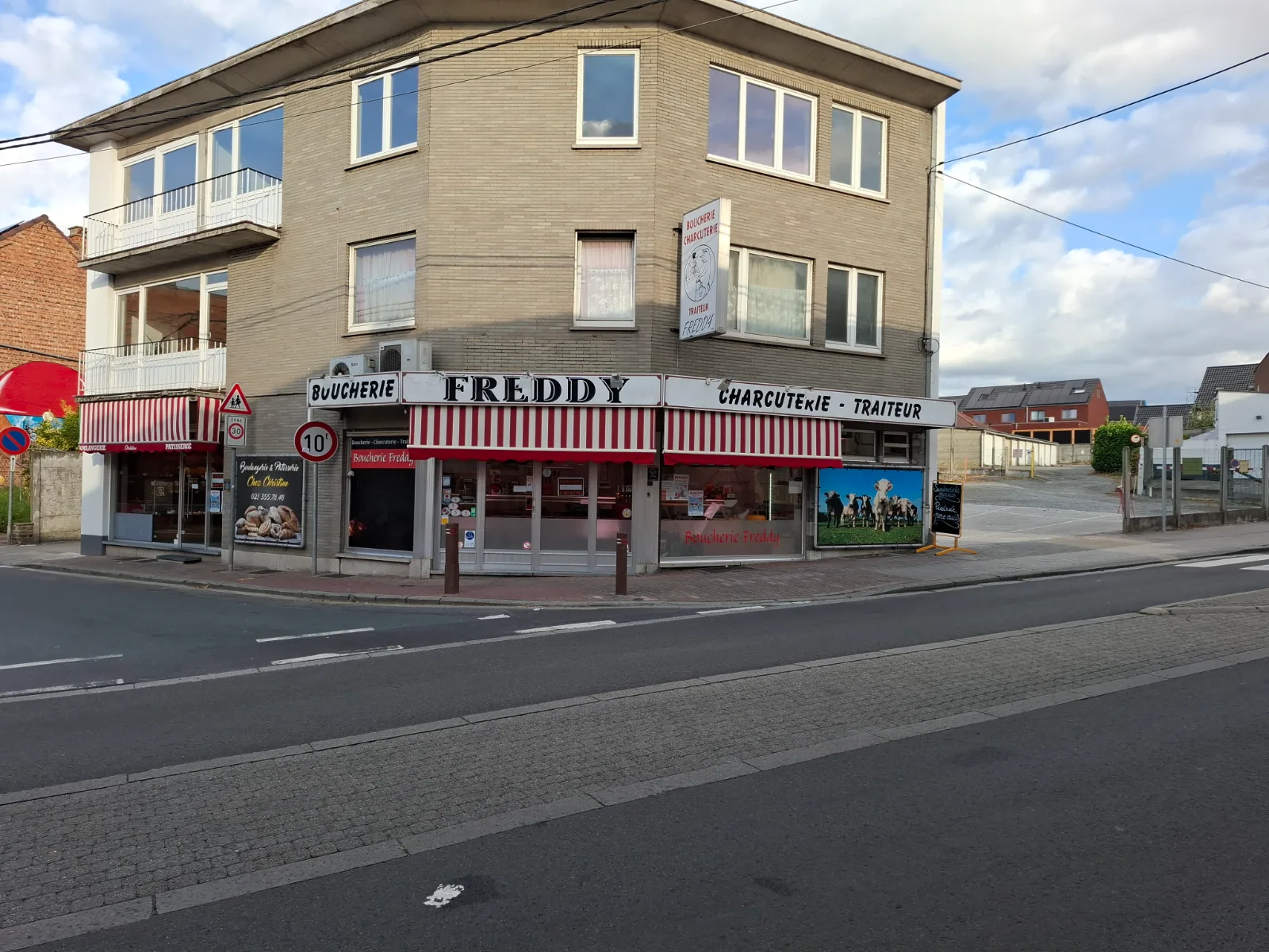 Boucherie Traiteur Tubize | Parking client | Logement inclus