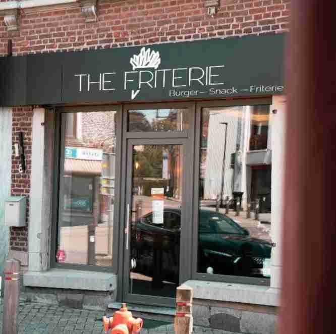 Fonds de commerce friterie | Établissement rénové avec terrasse — photo 1