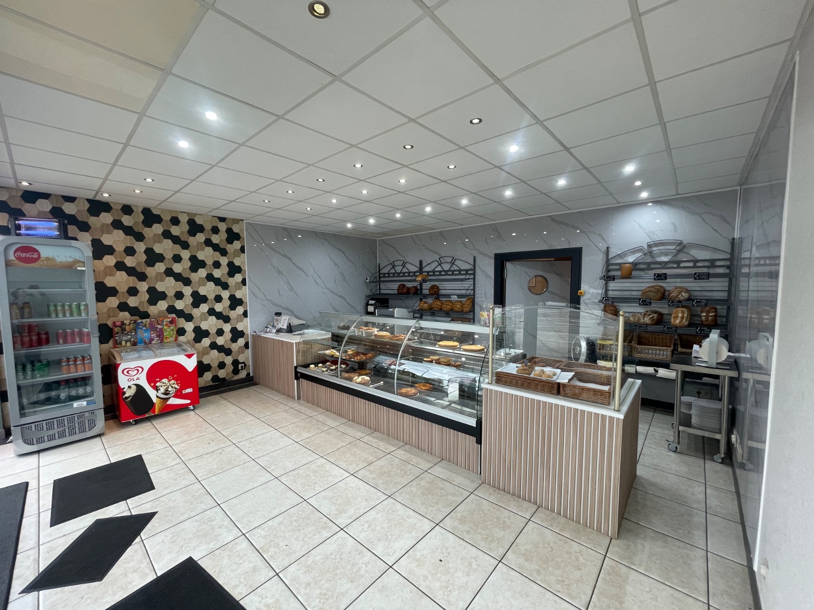 Boulangerie dépôt à Mons | Face à une université | Locaux rénovés — photo 1